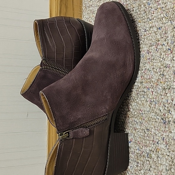 Vionic Plum Water Resistant Marissa Ankle Booties, Wmns Sz 11. New Without Tags - Picture 5 of 9